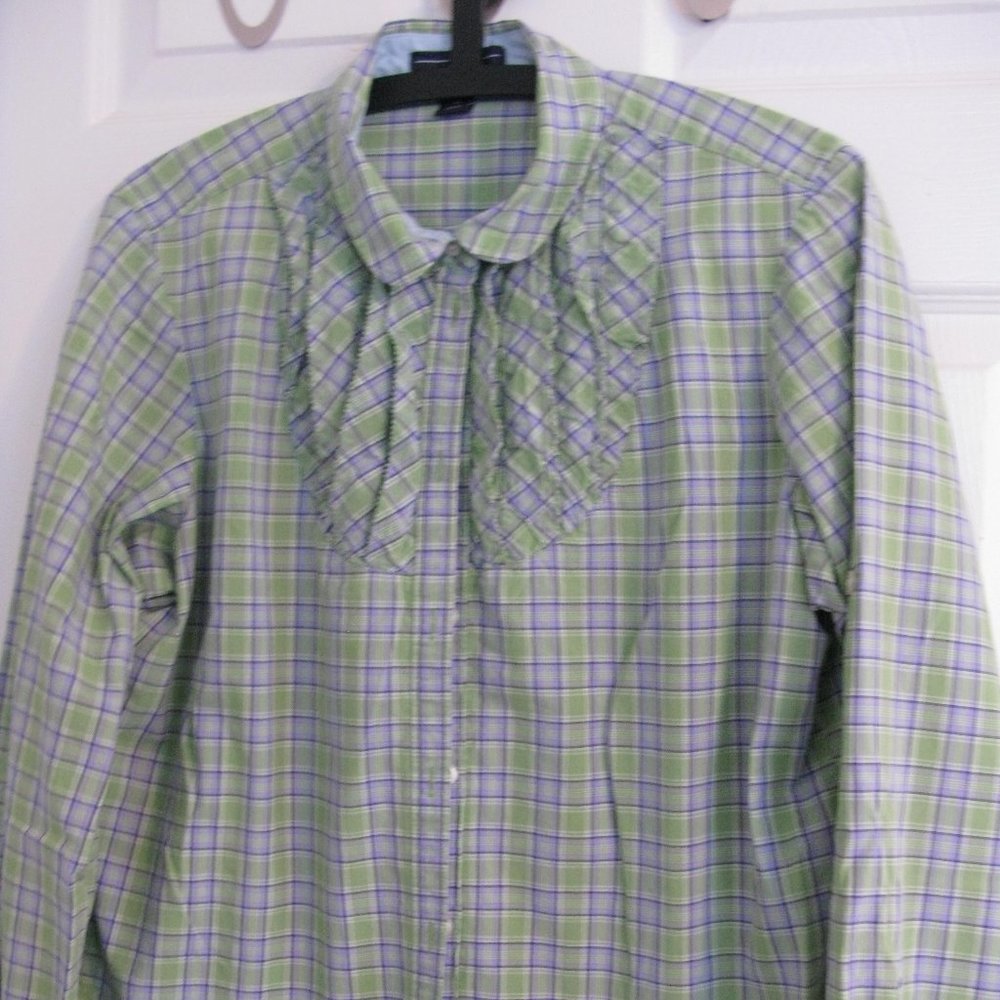 GAP Ruffled front checkered top